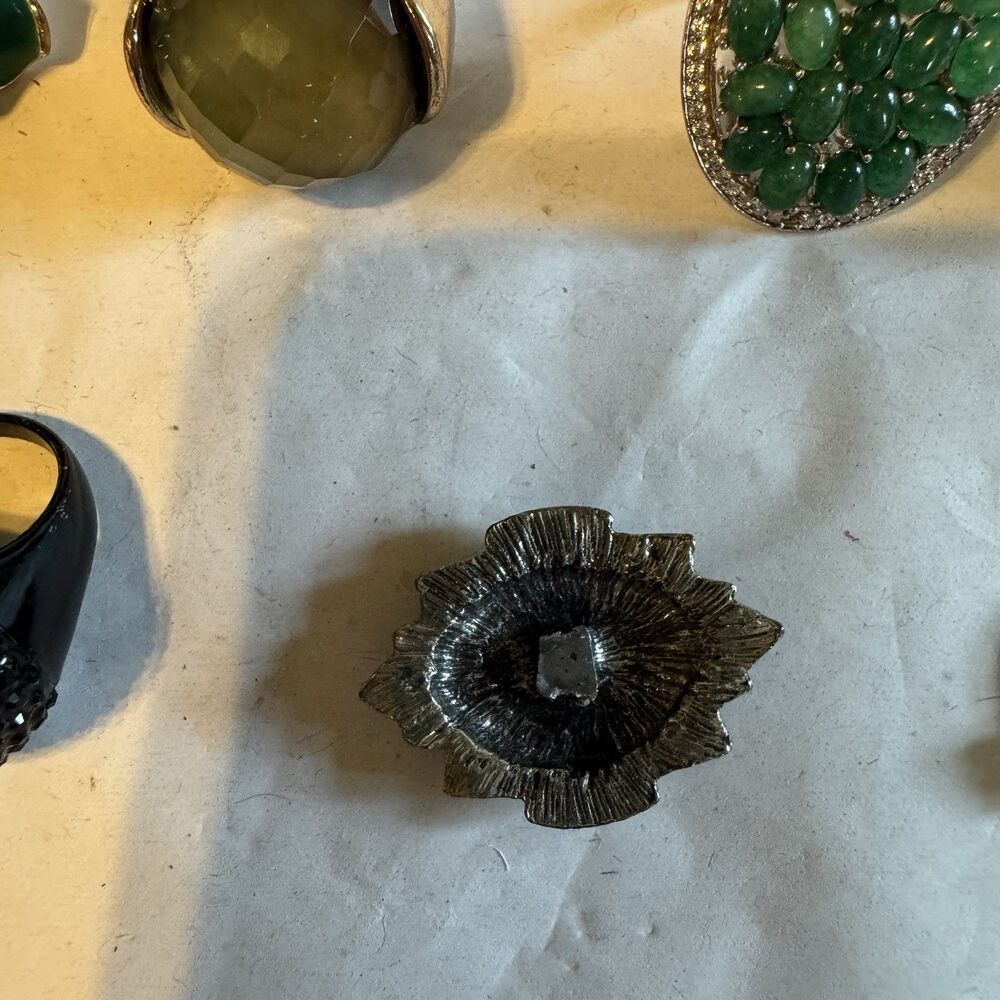 Lot Of 9 Costume Jewelry Rings Faux Stones Floral Designs Statement Pieces - Picture 4 of 16